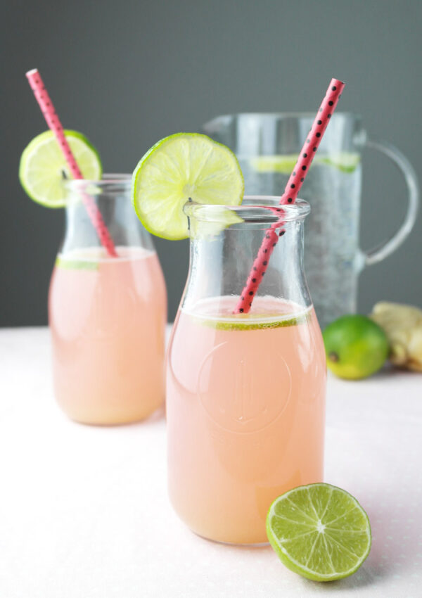 Spritzige Rhabarber Limonade mit Ingwer ❤