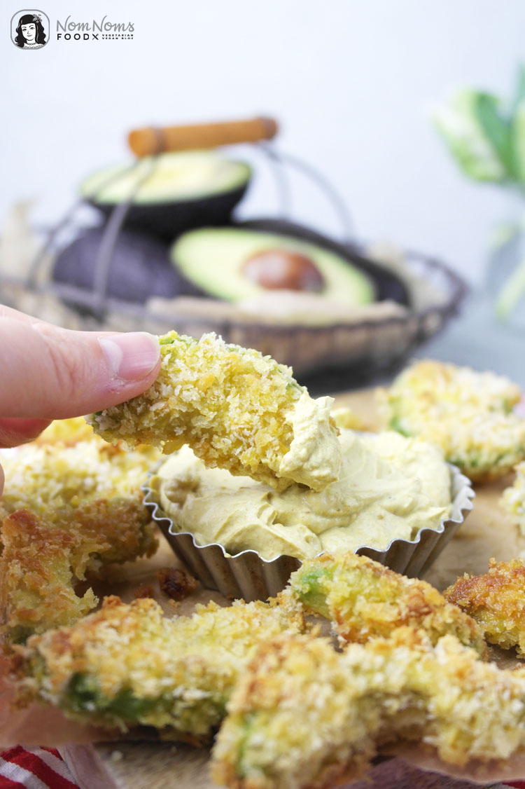 knusprige avocado pommes mit curry dip crispy avocado fries and curry dip