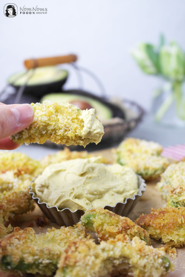 knusprige avocado pommes mit curry dip crispy avocado fries and curry dip