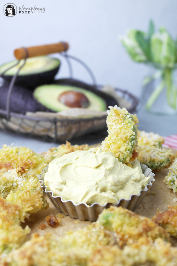 knusprige avocado pommes mit curry dip crispy avocado fries and curry dip