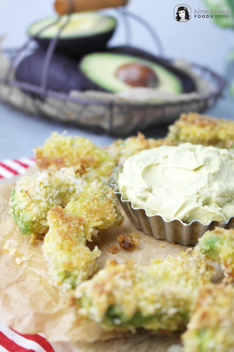 knusprige avocado pommes mit curry dip crispy avocado fries and curry dip