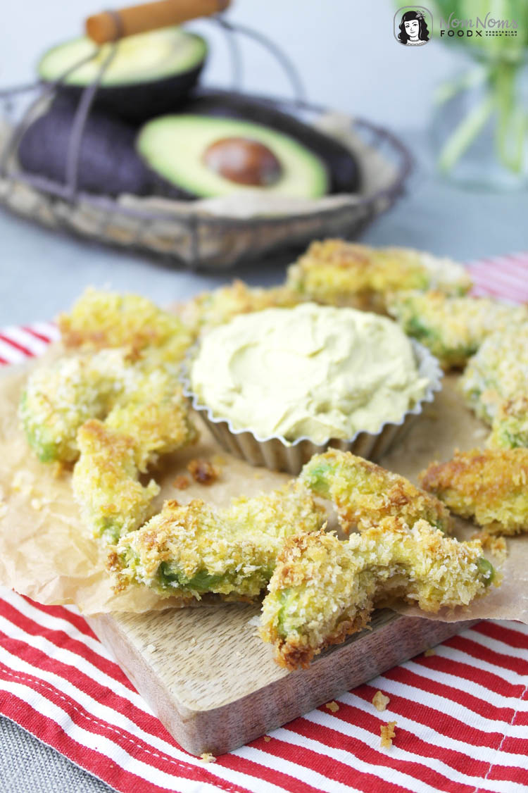 knusprige avocado pommes mit curry dip crispy avocado fries and curry dip