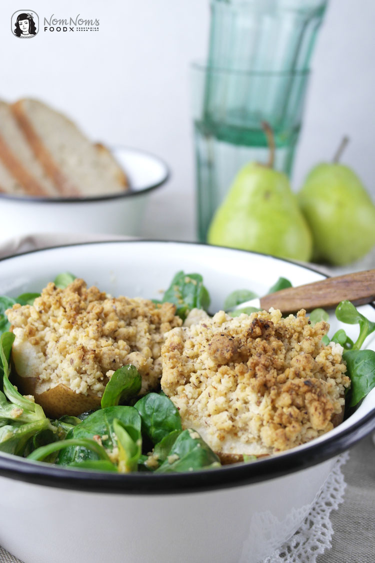 Feldsalat mit gebackener Birne | Kochbuch: Biokiste vegan / mache with baked pear