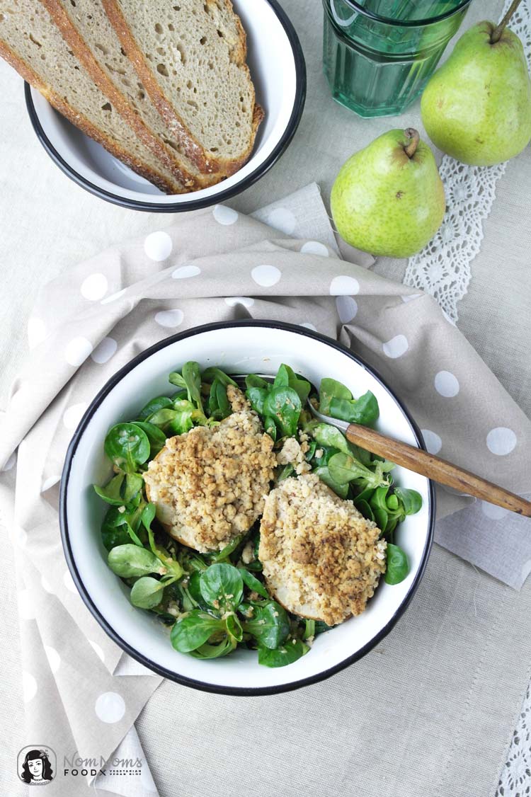 Feldsalat mit gebackener Birne | Kochbuch: Biokiste vegan / mache with baked pear