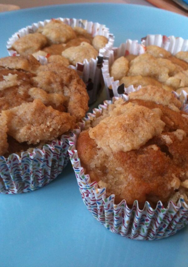 apple muffins with crumbles