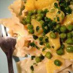 pasta in einer curry-ananas-erbsen-sauce | pasta in a curry-pineapple-peas-sauce
