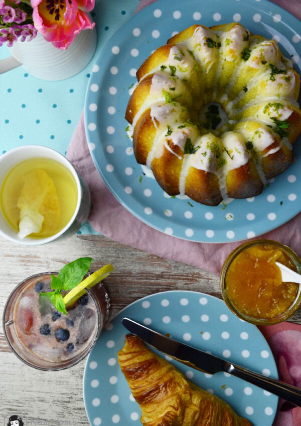 Entspannter Nachmittag mit Basilikum-Limetten-Kuchen, Blaubeer-Basilikum-Limonade und Orangen-Ingwer-Marmelade