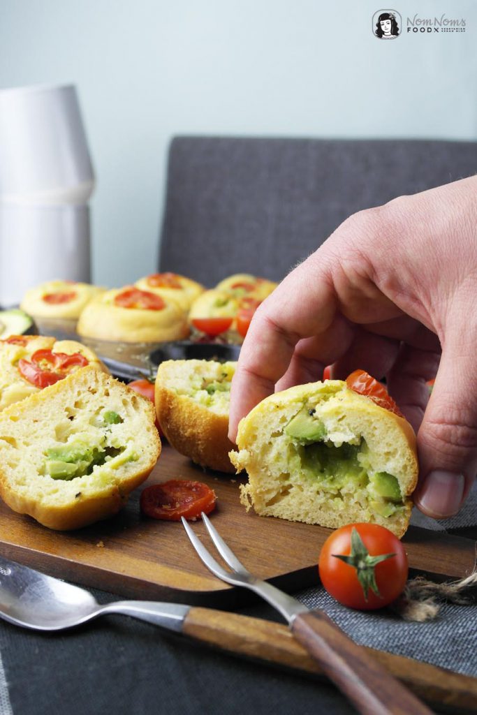 Perfekter Snack: Muffins mit Avocado-Käse-Füllung | Perfect Snack: Muffin stuffed with Avocado and Cheese