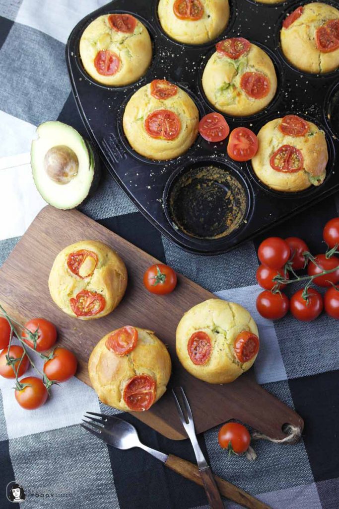 Perfekter Snack: Muffins mit Avocado-Käse-Füllung | Perfect Snack: Muffin stuffed with Avocado and Cheese