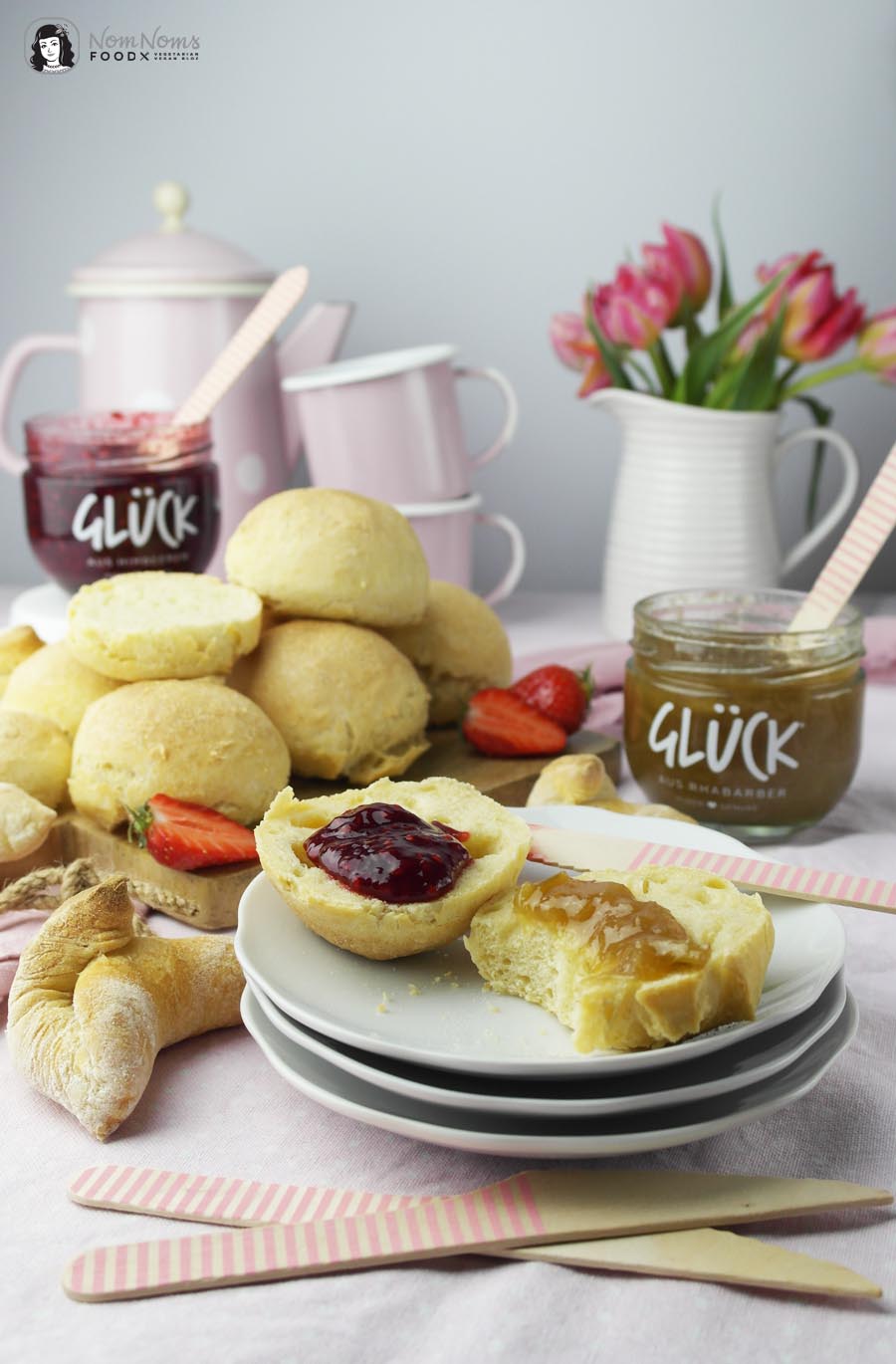 Marmeladen GLÜCK mit veganen Buttermilch-Brötchen