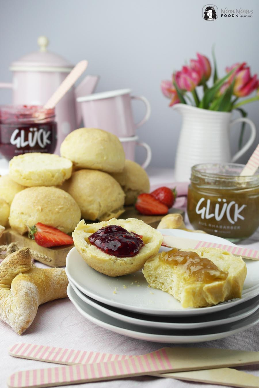 Marmeladen GLÜCK mit veganen Buttermilch-Brötchen