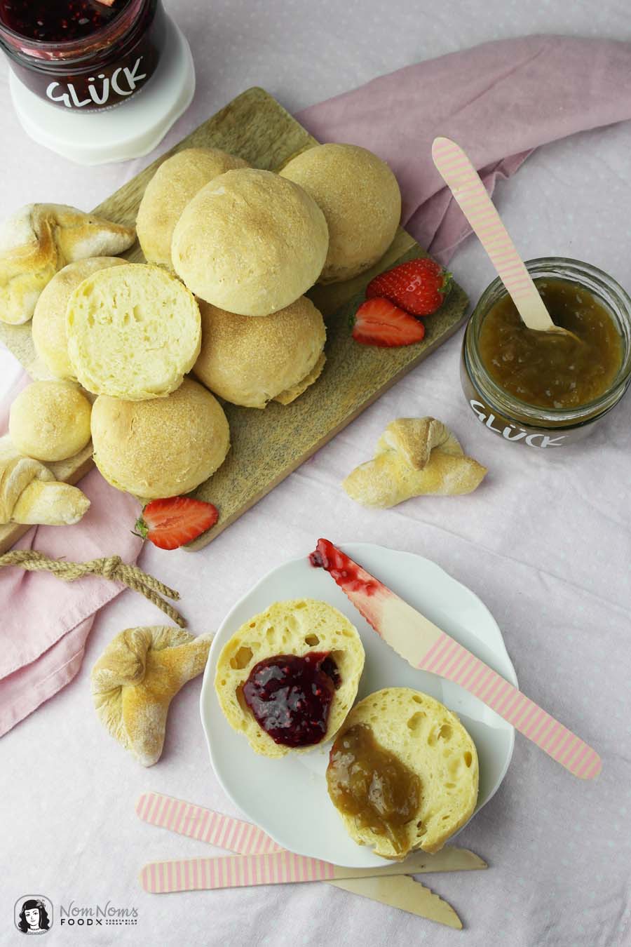 Marmeladen GLÜCK mit veganen Buttermilch-Brötchen