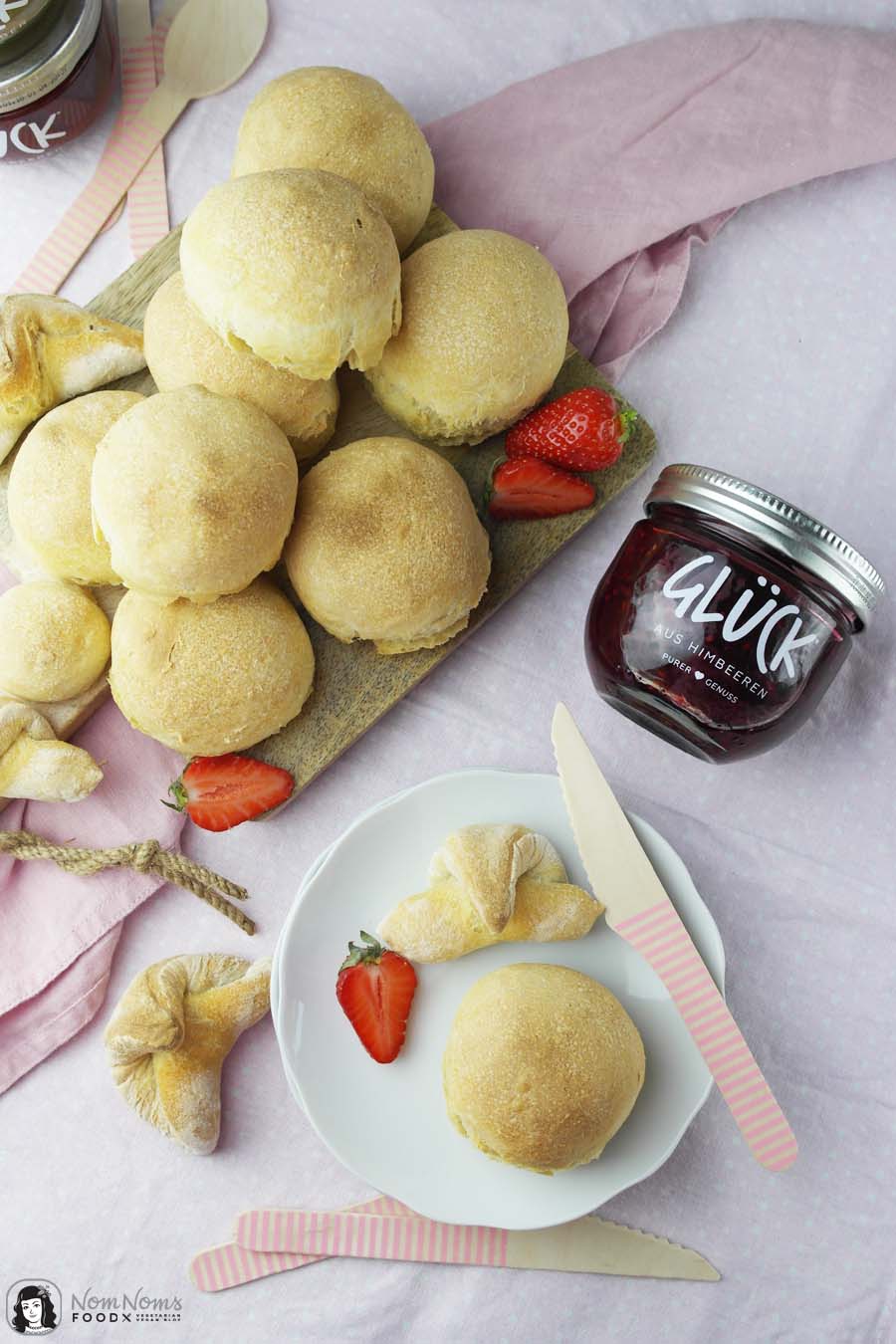 Marmeladen GLÜCK mit veganen Buttermilch-Brötchen