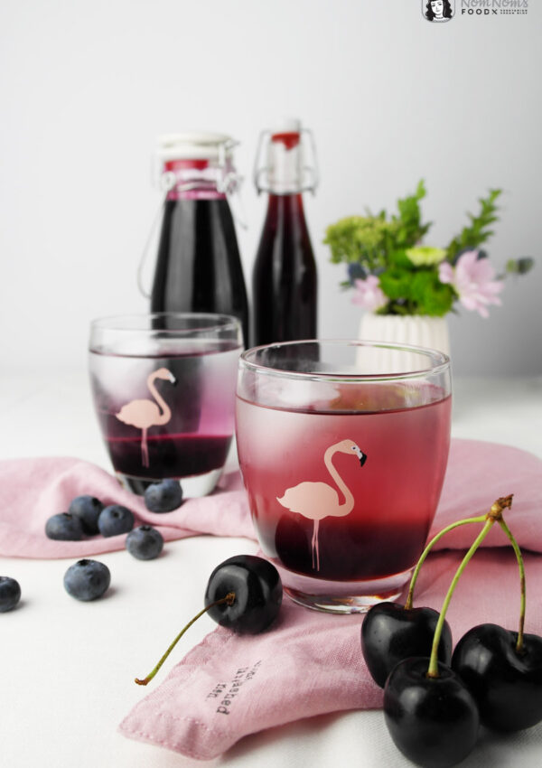 Blaubeer-Sirup und Kirsch-Sirup