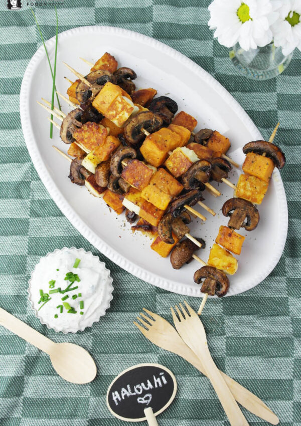 Vegetarisch Grillen: Halloumi-Süßkartoffel-Champignon-Spieße mit würzigem Kräuterquark ❤