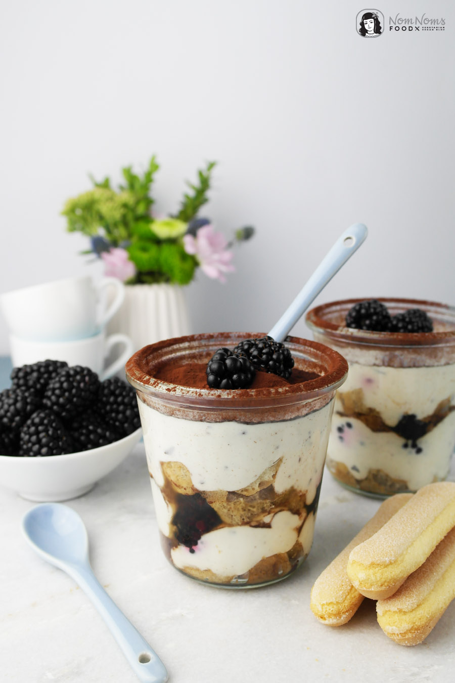 Stracciatella-Tiramisu mit Brombeeren ohne Ei