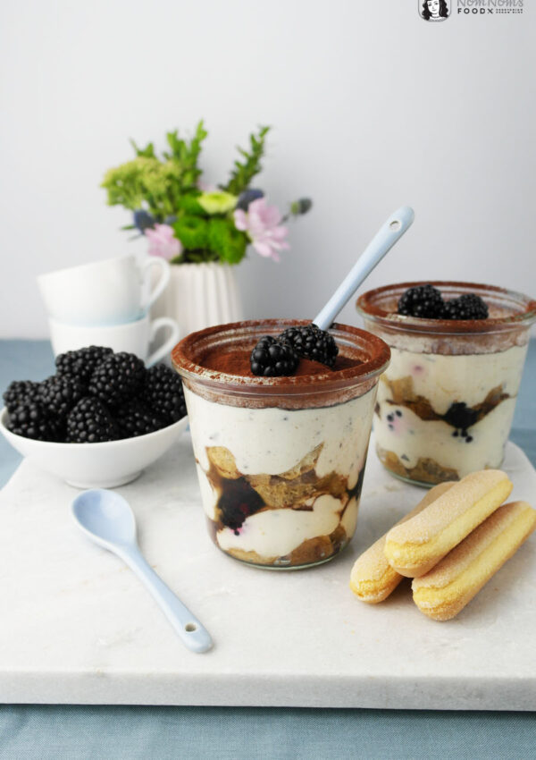 Stracciatella-Tiramisu mit Brombeeren ❤