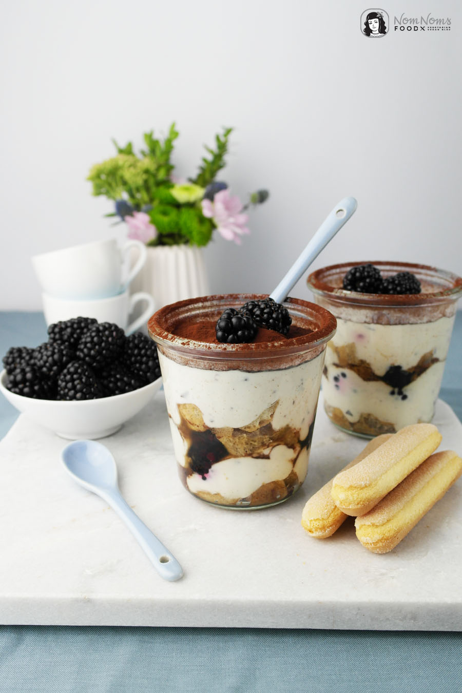 Stracciatella-Tiramisu mit Brombeeren ohne Ei