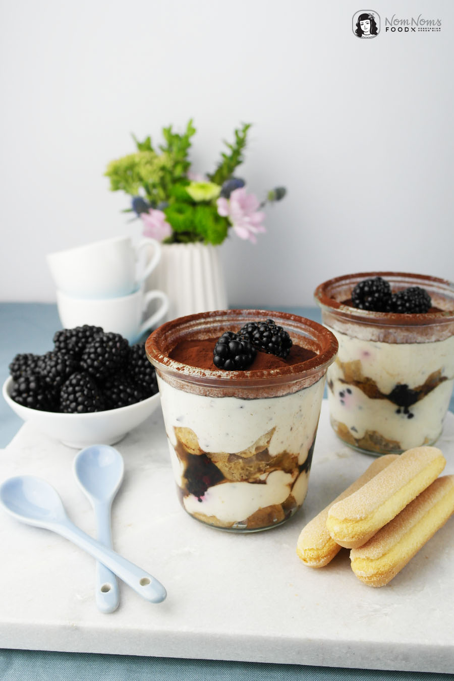 Stracciatella-Tiramisu mit Brombeeren ohne Ei