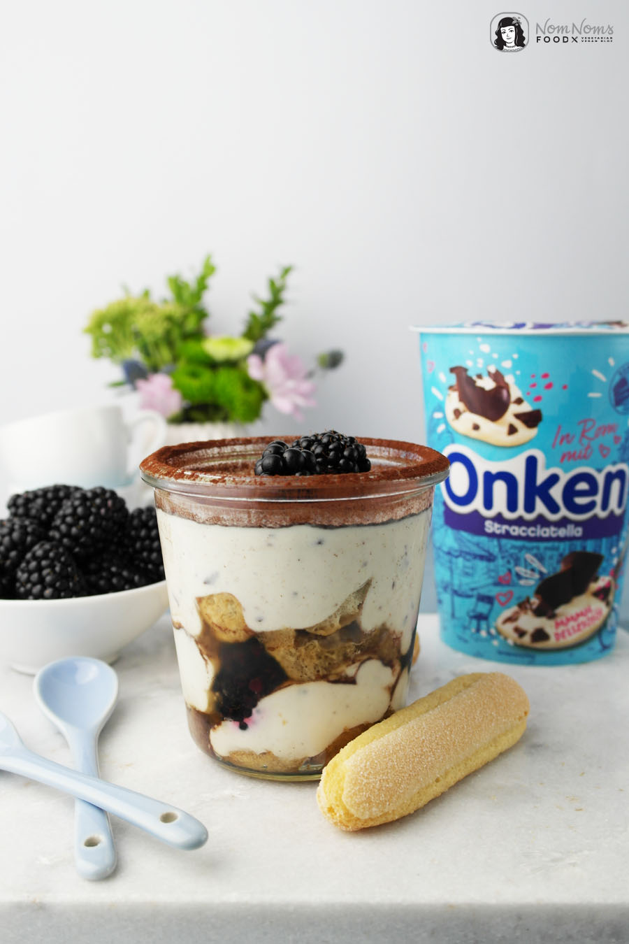 Stracciatella-Tiramisu mit Brombeeren ohne Ei
