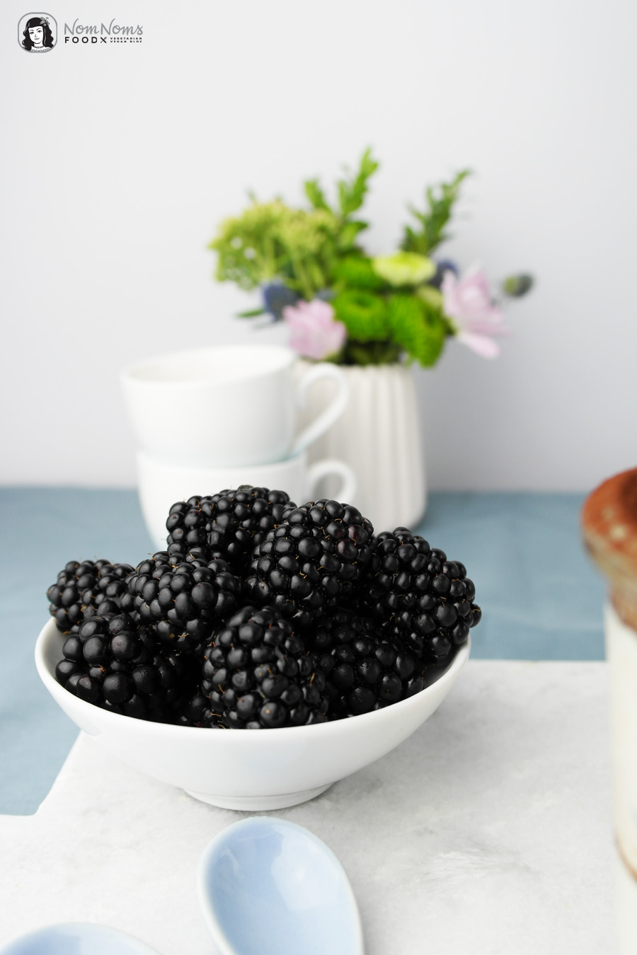 Stracciatella-Tiramisu mit Brombeeren ohne Ei