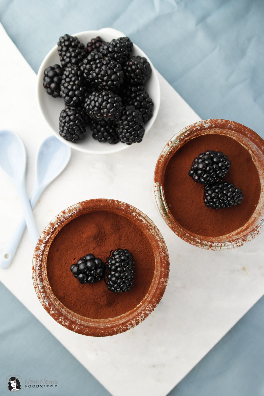 Stracciatella-Tiramisu mit Brombeeren ohne Ei