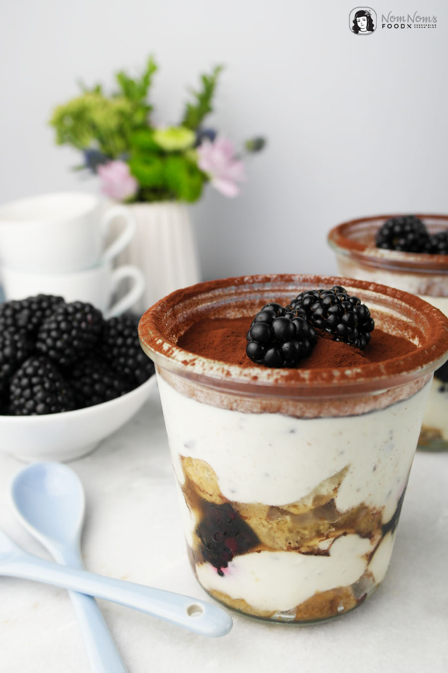 Stracciatella-Tiramisu mit Brombeeren ohne Ei