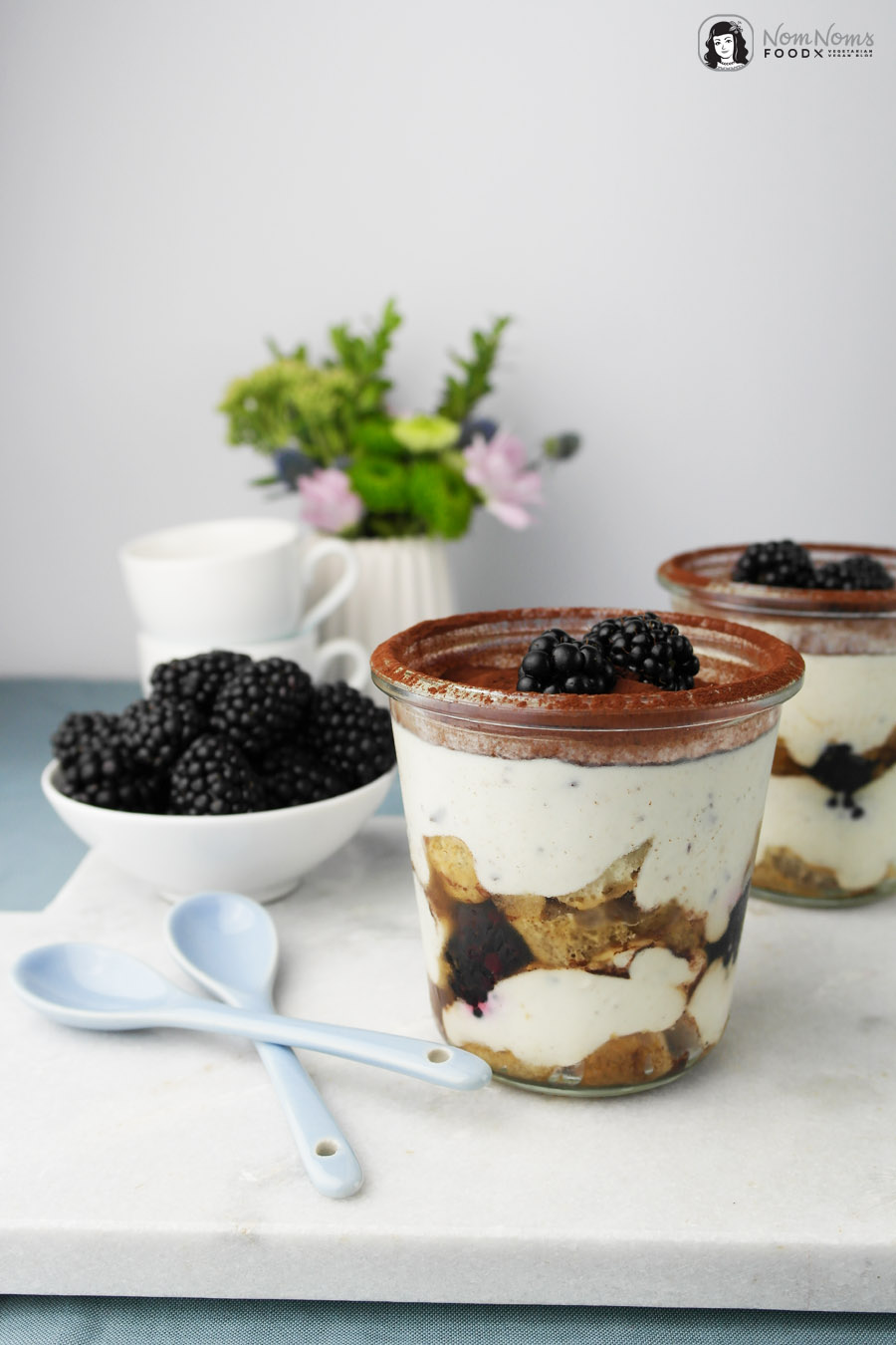 Stracciatella-Tiramisu mit Brombeeren ohne Ei
