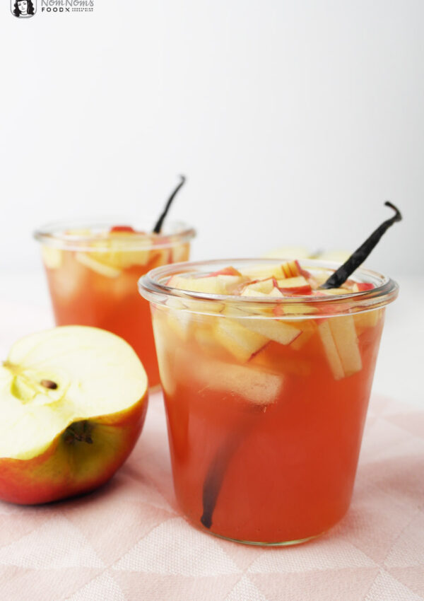 Apfel-Hibiskus-Eistee mit Vanille
