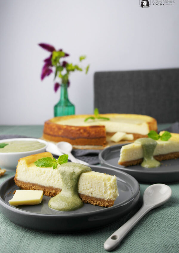 Käsekuchen mit weißer Schokolade und süßem Walnuss-Minz-Pesto | White Chocolate Cheesecake ❤