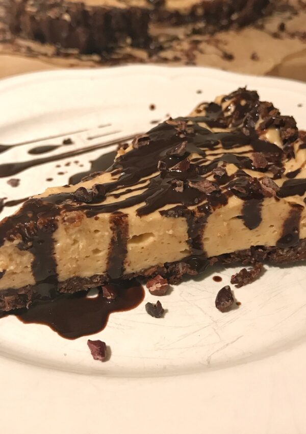 No-Bake-Schoko-Tarte mit Erdnussbutterfüllung