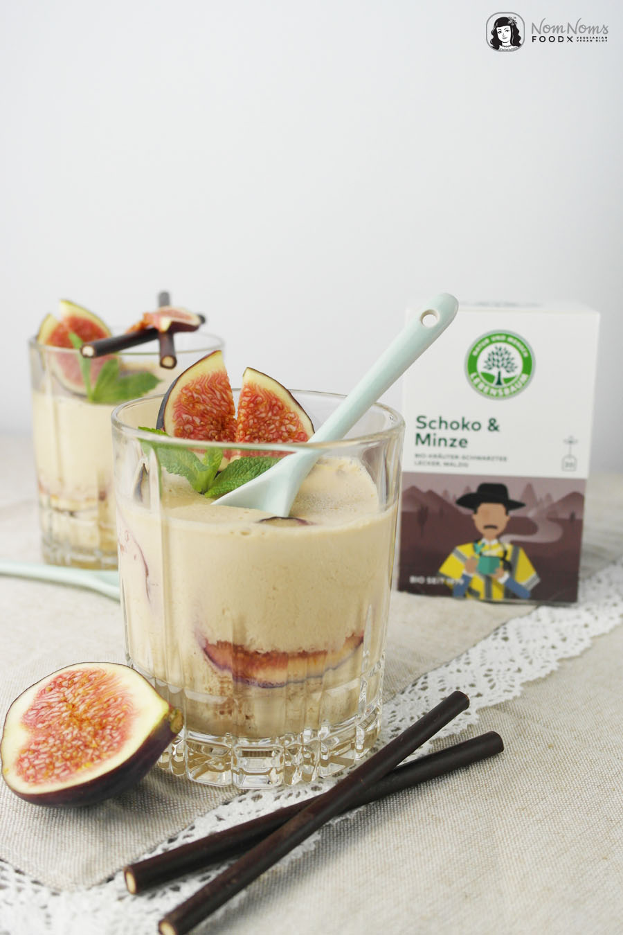 Schokoladen-Minze-Tee-Panna-Cotta mit Feigen