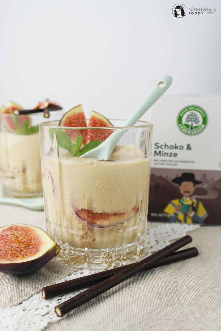 Schokoladen-Minze-Tee-Panna-Cotta mit Feigen