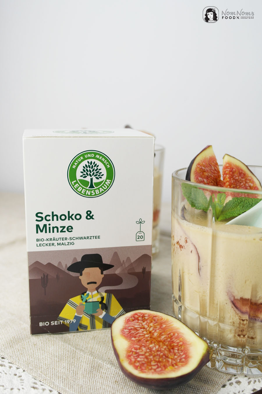 Schokoladen-Minze-Tee-Panna-Cotta mit Feigen