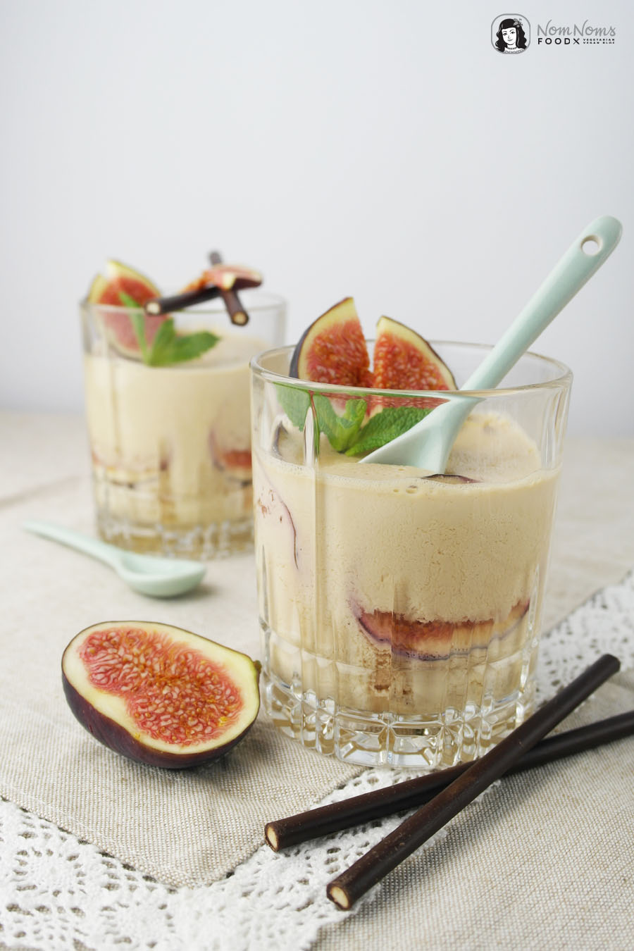 Schokoladen-Minze-Tee-Panna-Cotta mit Feigen