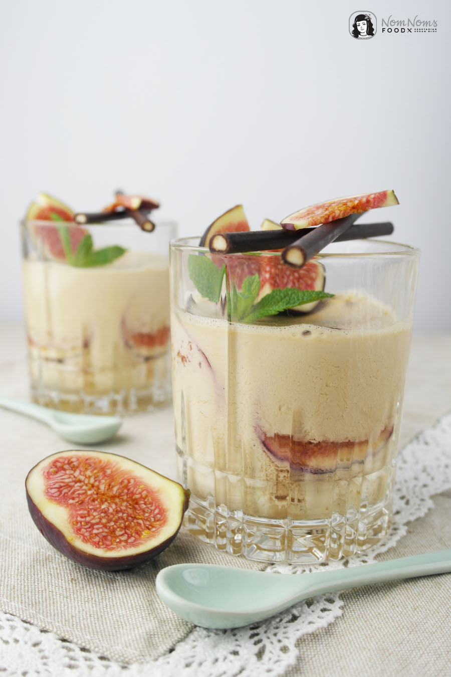 Schokoladen-Minze-Tee-Panna-Cotta mit Feigen