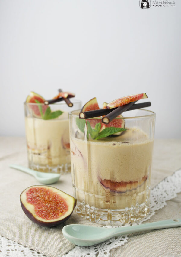 Schokoladen-Minze-Tee-Panna-Cotta mit Feigen