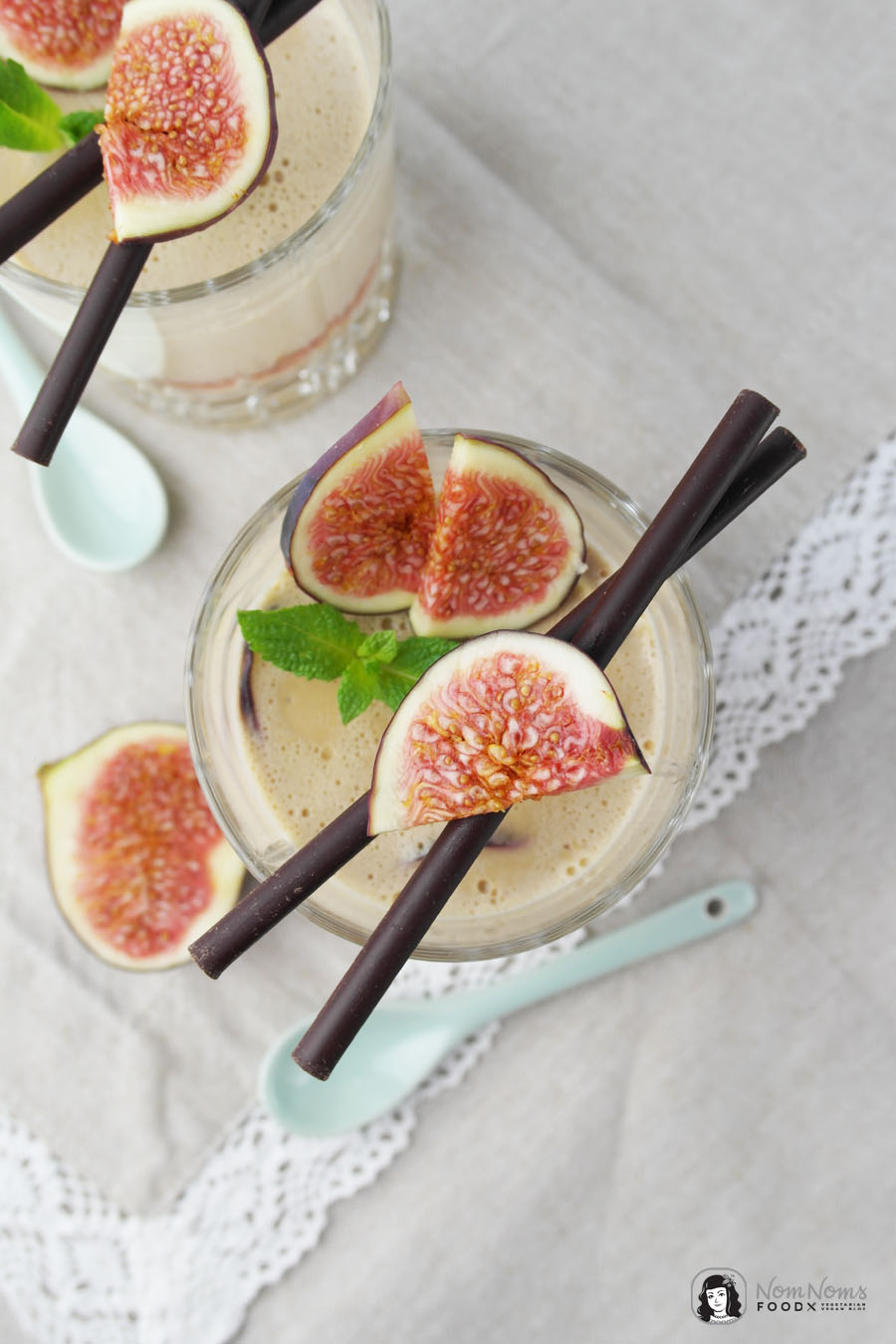 Schokoladen-Minze-Tee-Panna-Cotta mit Feigen