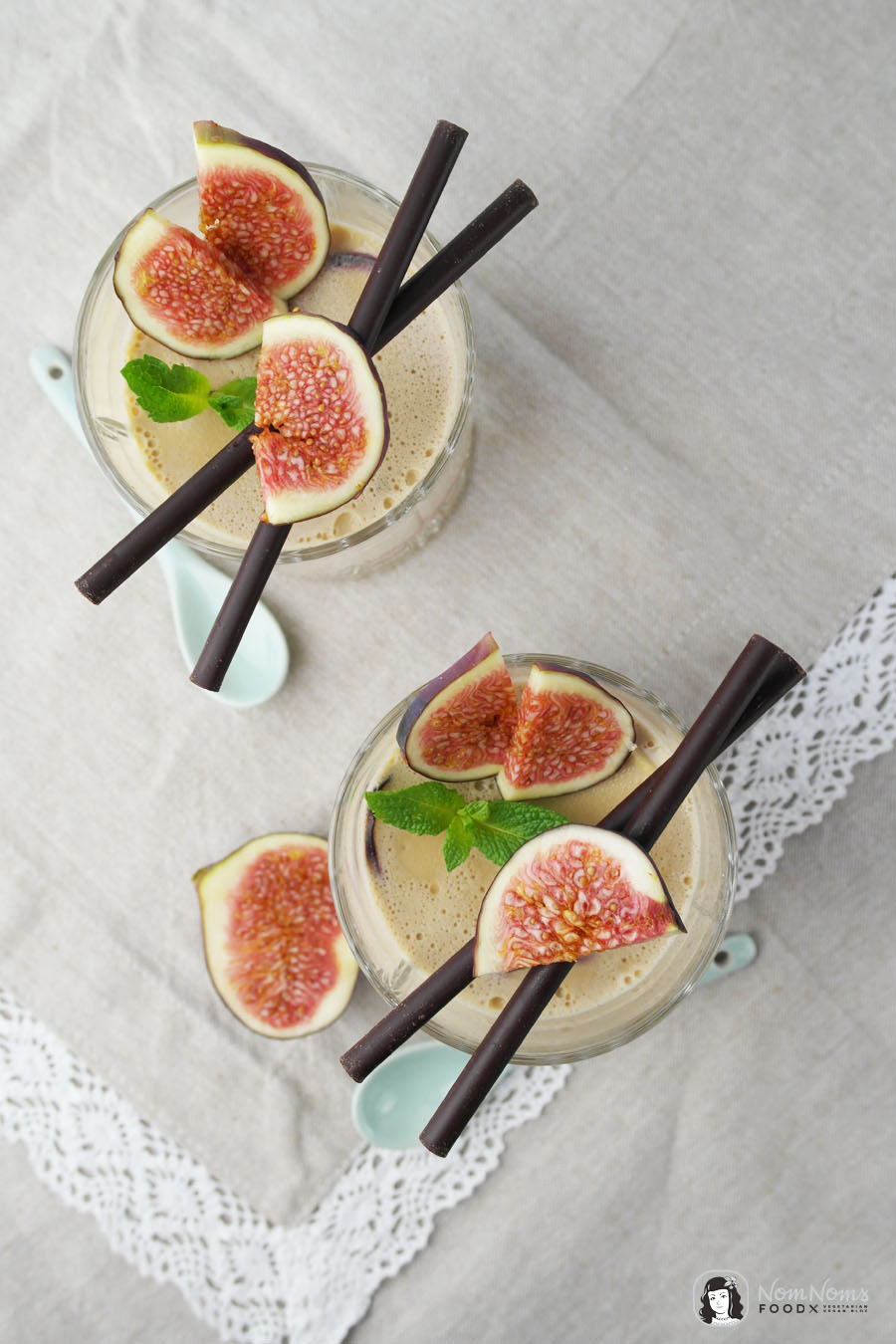 Schokoladen-Minze-Tee-Panna-Cotta mit Feigen