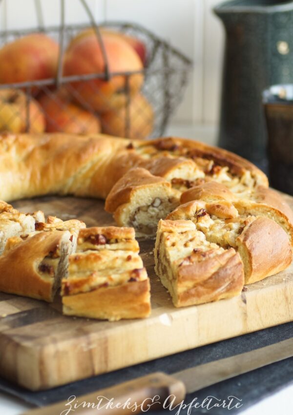 Veganer Apfel-Nuss-Zopf