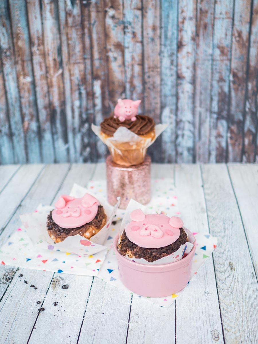 Schweine Cupcakes mit Schokoladen-Frosting
