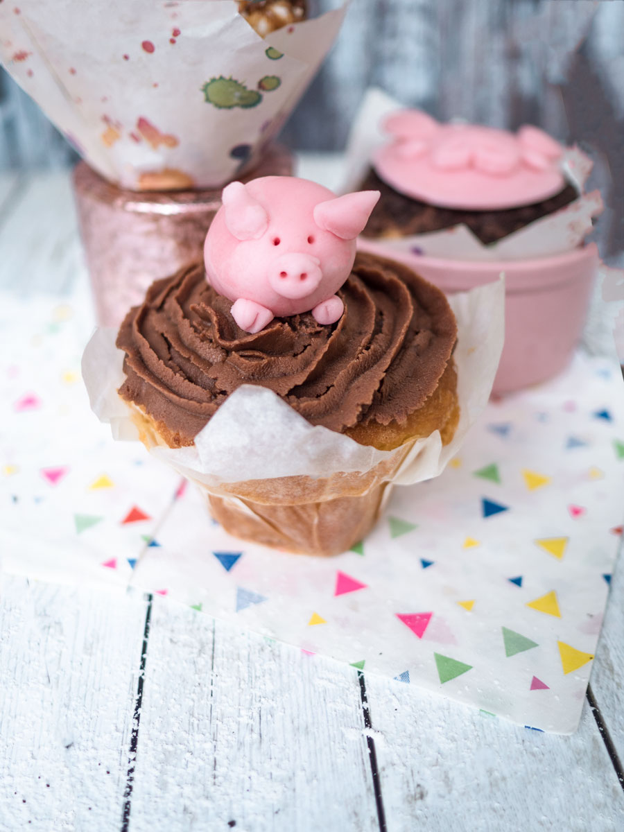 Schweine Cupcakes mit Schokoladen-Frosting