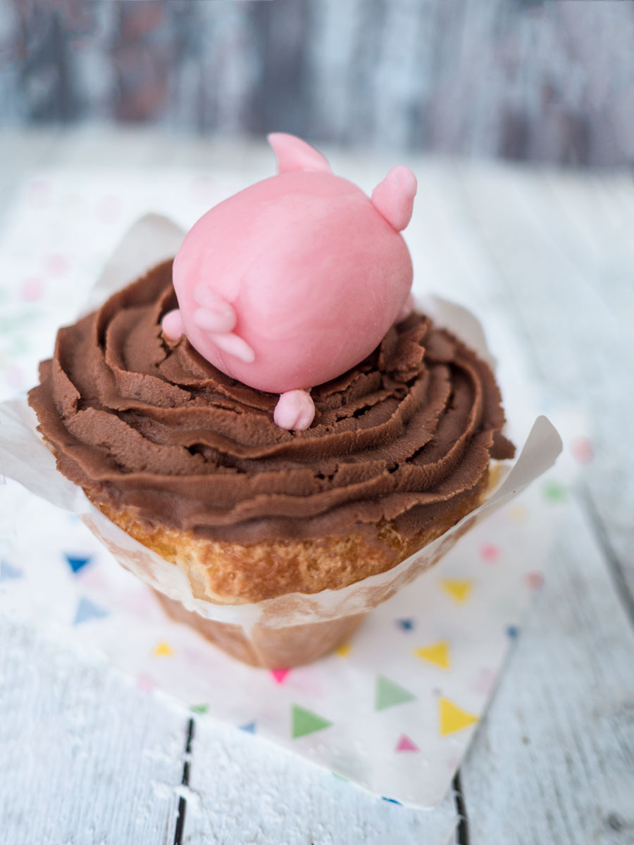Schweine Cupcakes mit Schokoladen-Frosting