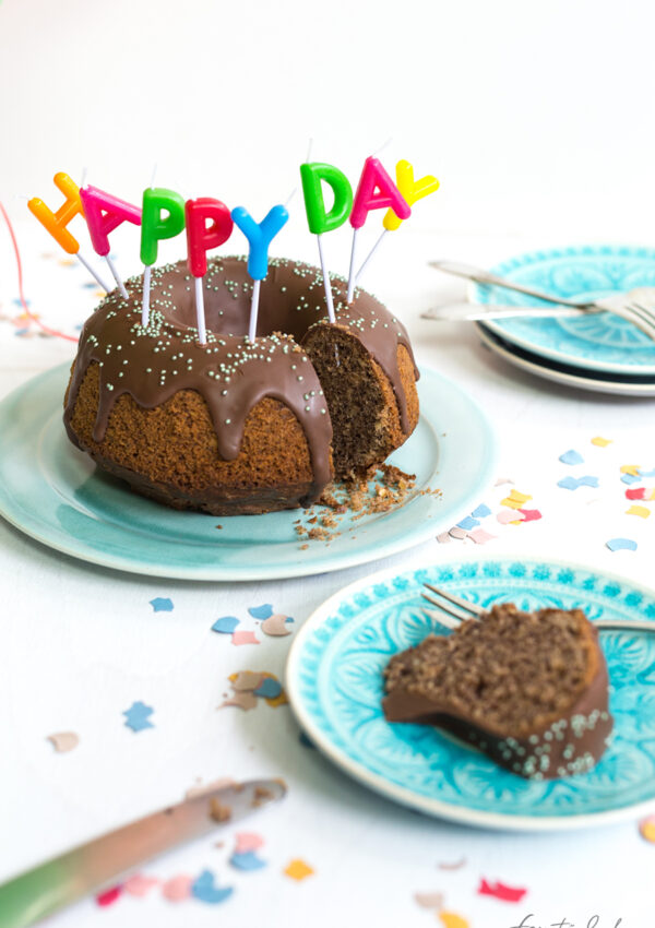 Kleiner schneller Haselnuss-Gugel mit Schokoüberzug