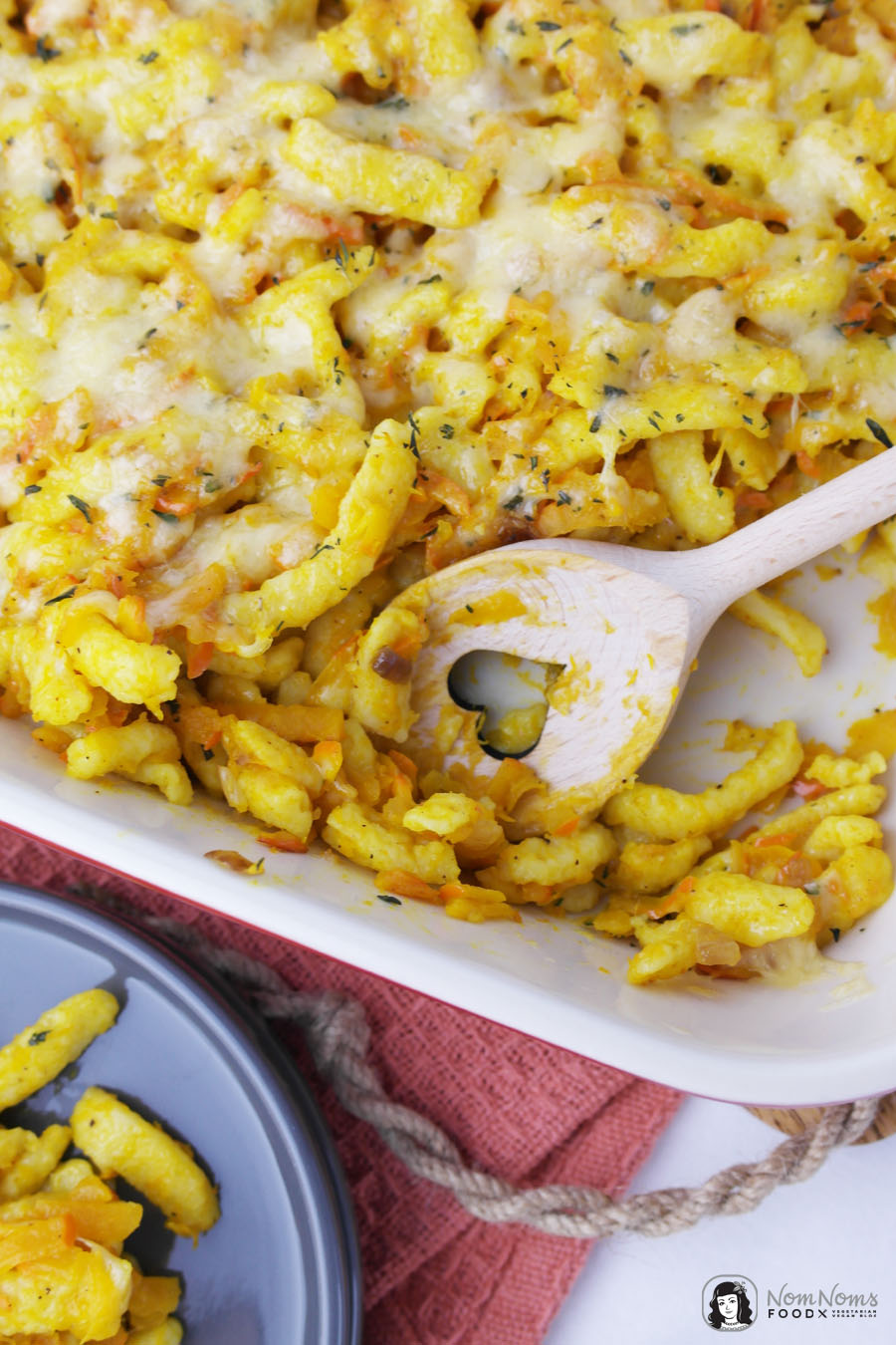 Kürbis-Käsespätzle mit Curry und Thymian
