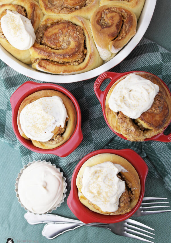 Amarula-Nuss-Hefeteig-Schnecken mit Amarula-Frischkäse-Topping