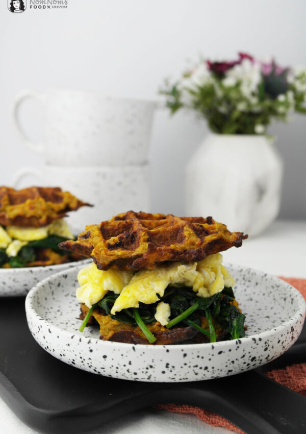 Kleine herzhafte Süßkartoffel-Waffeln mit Spinat und Ei ❤