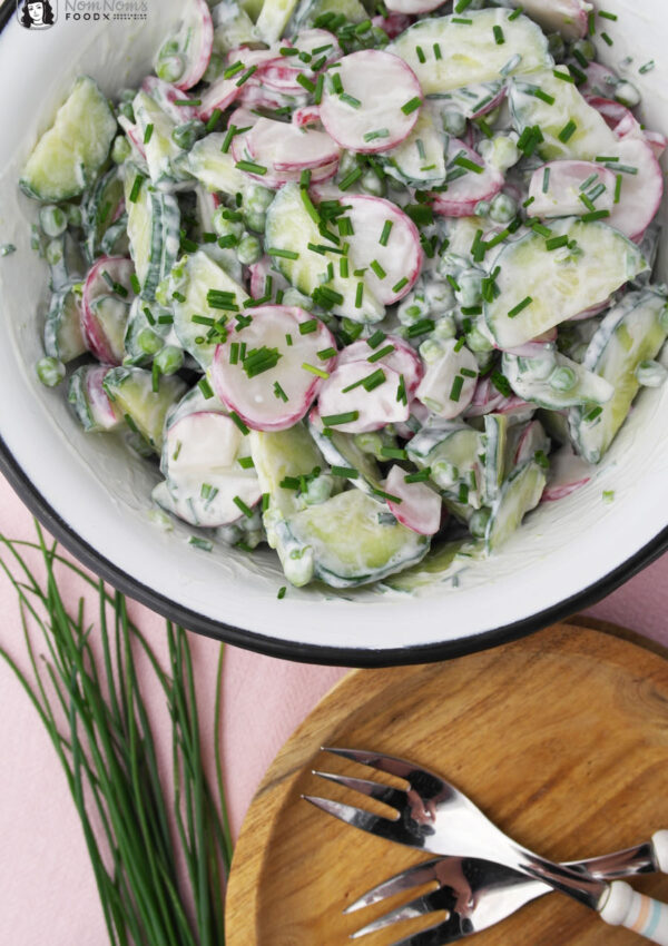 Radieschen-Gurken-Erbsen-Salat mit cremig-frischem Sour-Cream-Dressing ❤