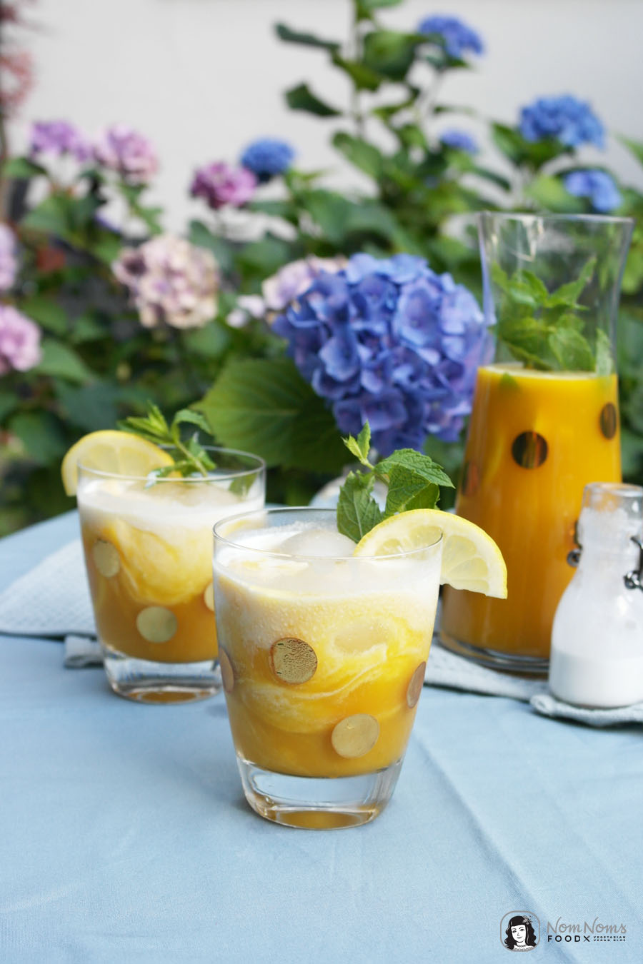 Erfrischender Mango-Eistee mit Kokosmilch vegan