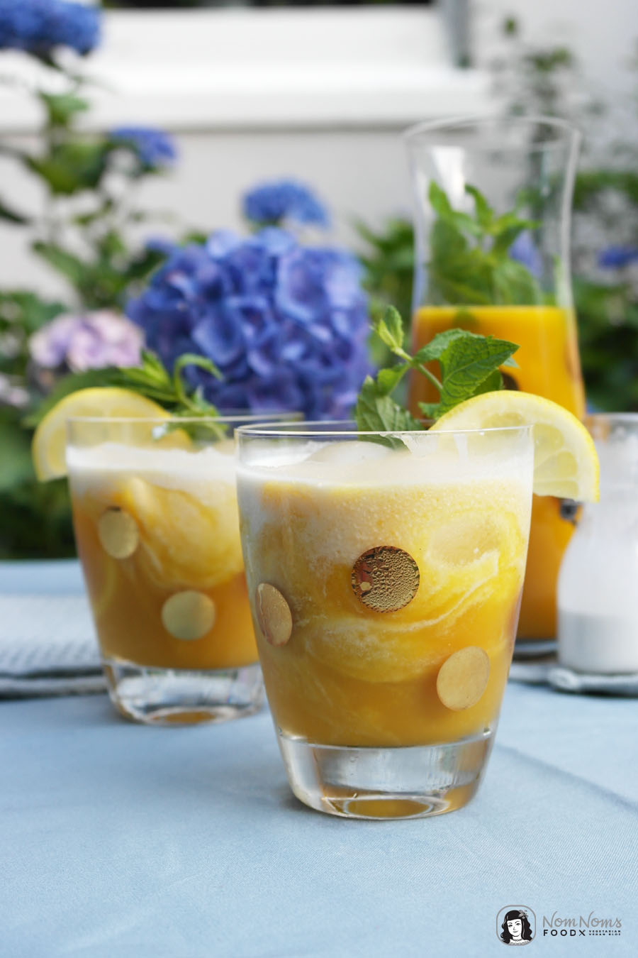 Erfrischender Mango-Eistee mit Kokosmilch vegan